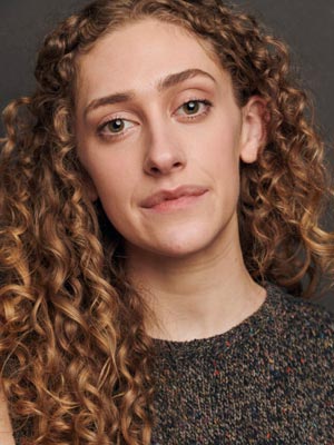 Микаэла Даймонд в роли сестры Меган